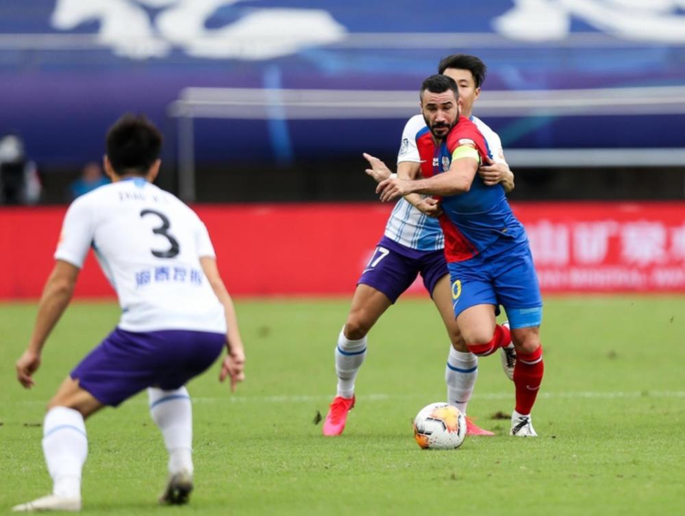 天津泰达客场战平青岛黄海，保级竞争激烈