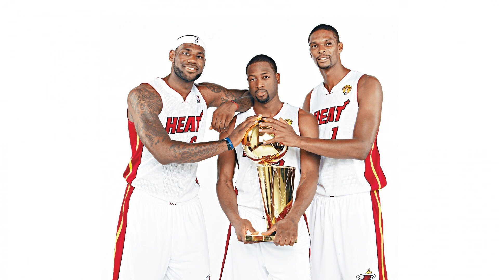 布克统治全场，国王连续得分压制马刺