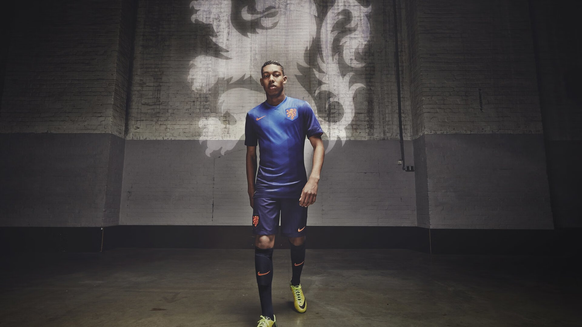 开云体育官网-德甲争冠战之夜，萨拉赫舞台越大越强