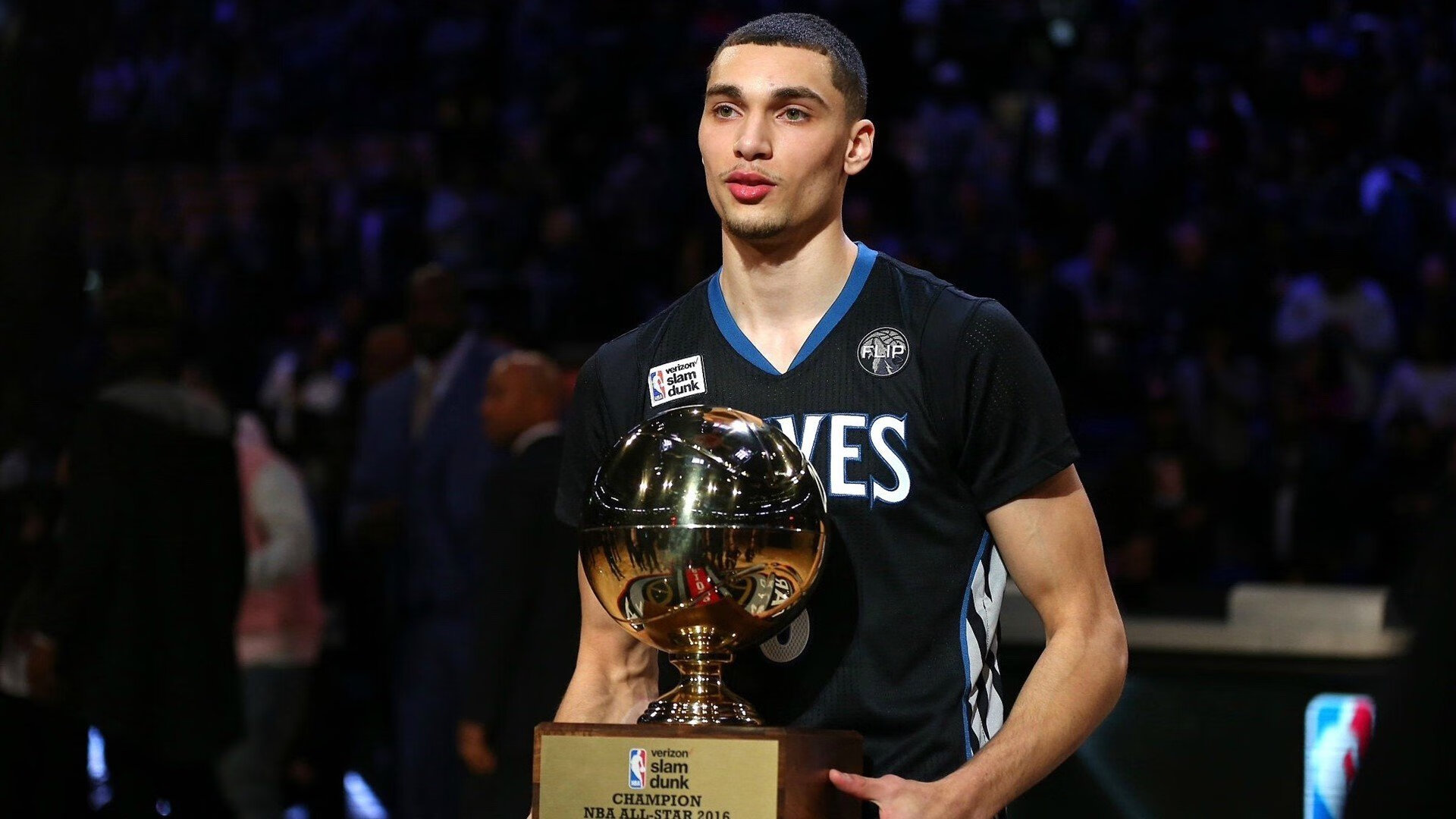 黄蜂节奏掌控森林狼,利拉德成为关键先生