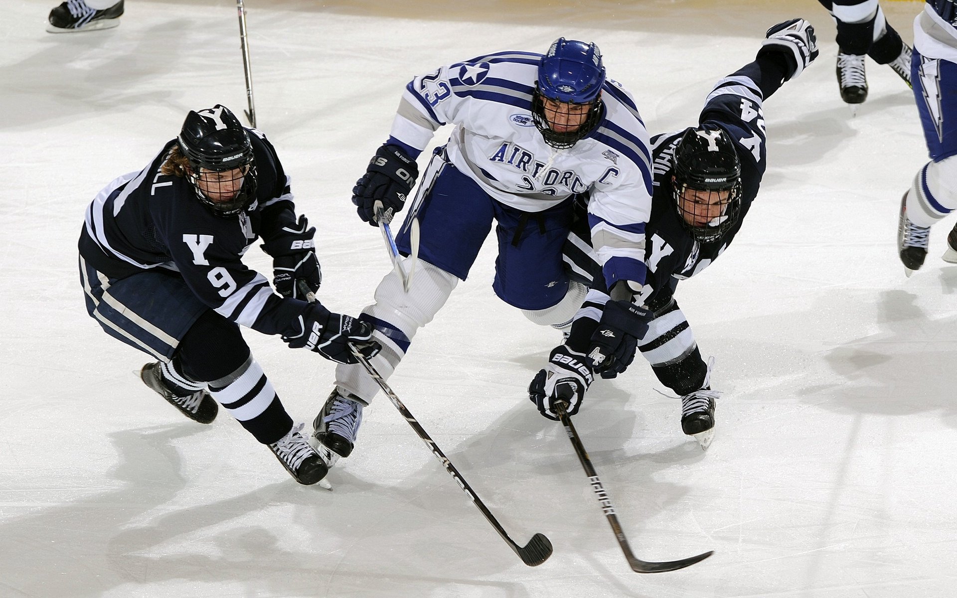 羽坛震撼夜，印尼队险胜法国，桃田贤斗逆境带队书写传奇